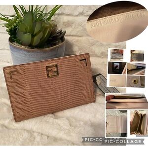 ✨Like New Fendi Calfskin Wallet
